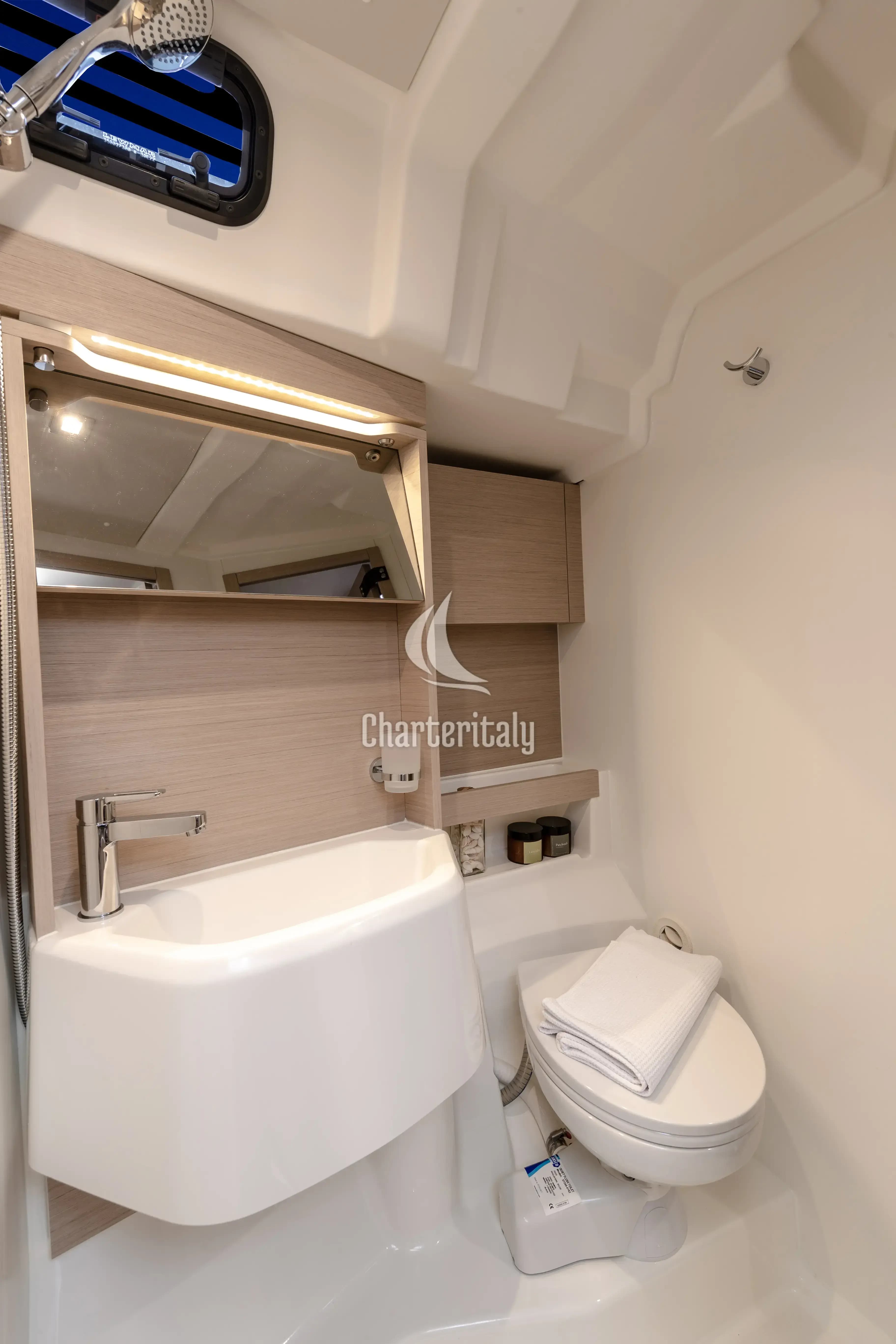 Sun Odyssey 52.2 - Moorings 52.4 Club - 9