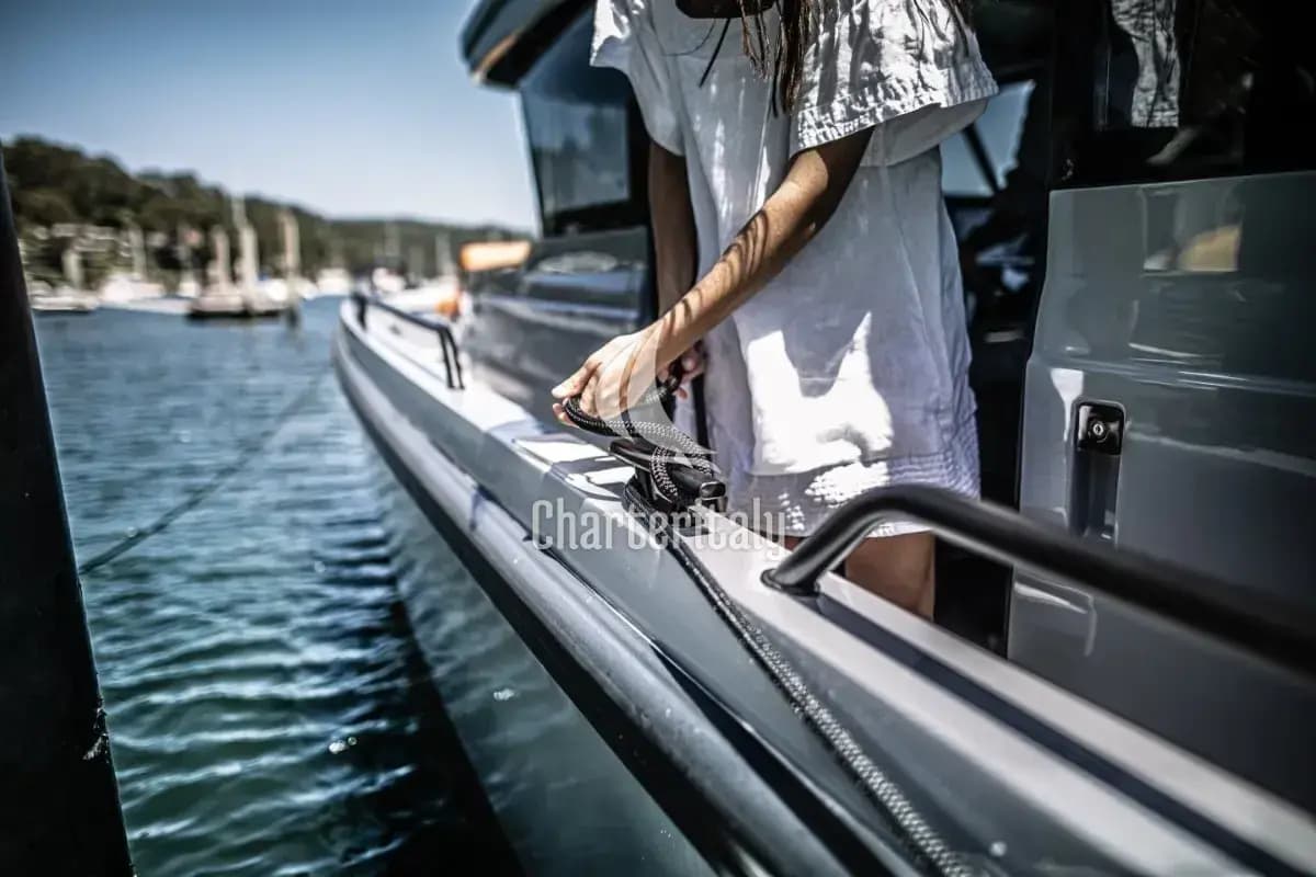 Axopar 37 XC Cross Cabin - Voreus - 5