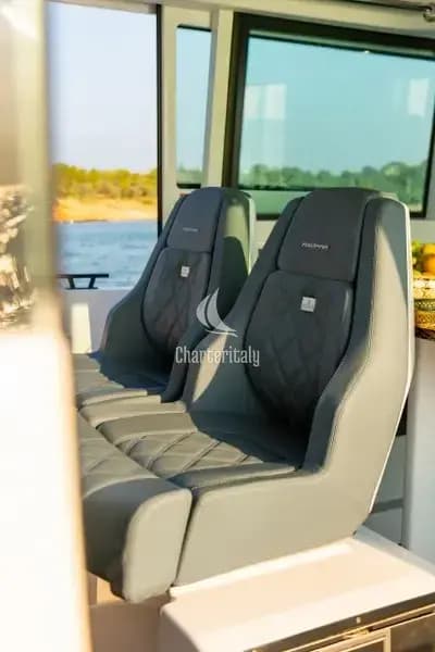 Axopar 37 XC Cross Cabin - MY CHARACTER - 30