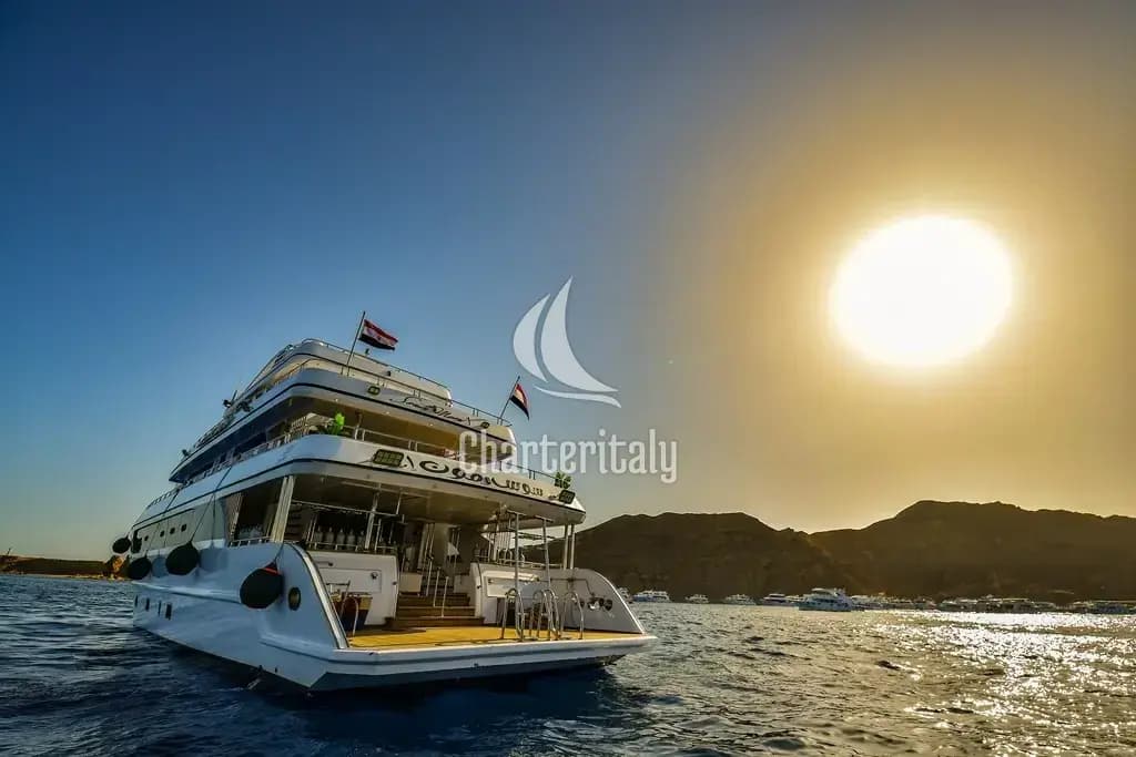 Luxury Motor Yacht - Comfort cabin upper deck 3 - 10