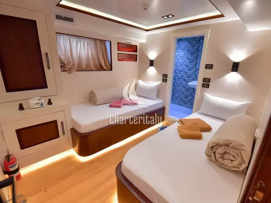 Luxury Motor Yacht - Comfort cabin upper deck 3 - 19