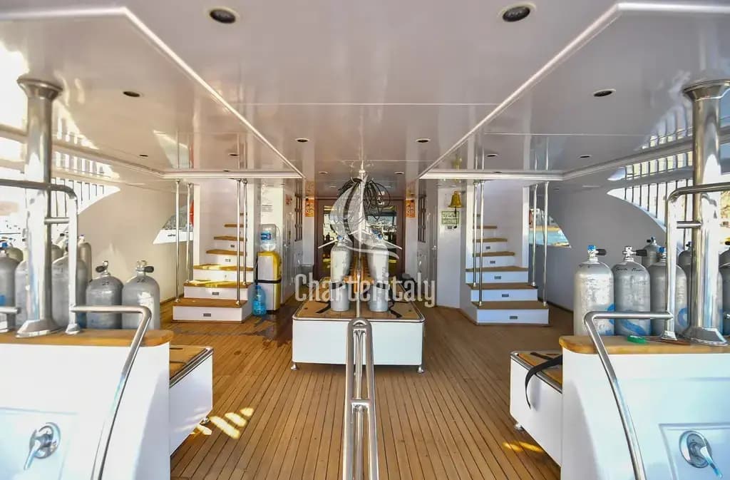 Luxury Motor Yacht - Comfort cabin upper deck 3 - 18