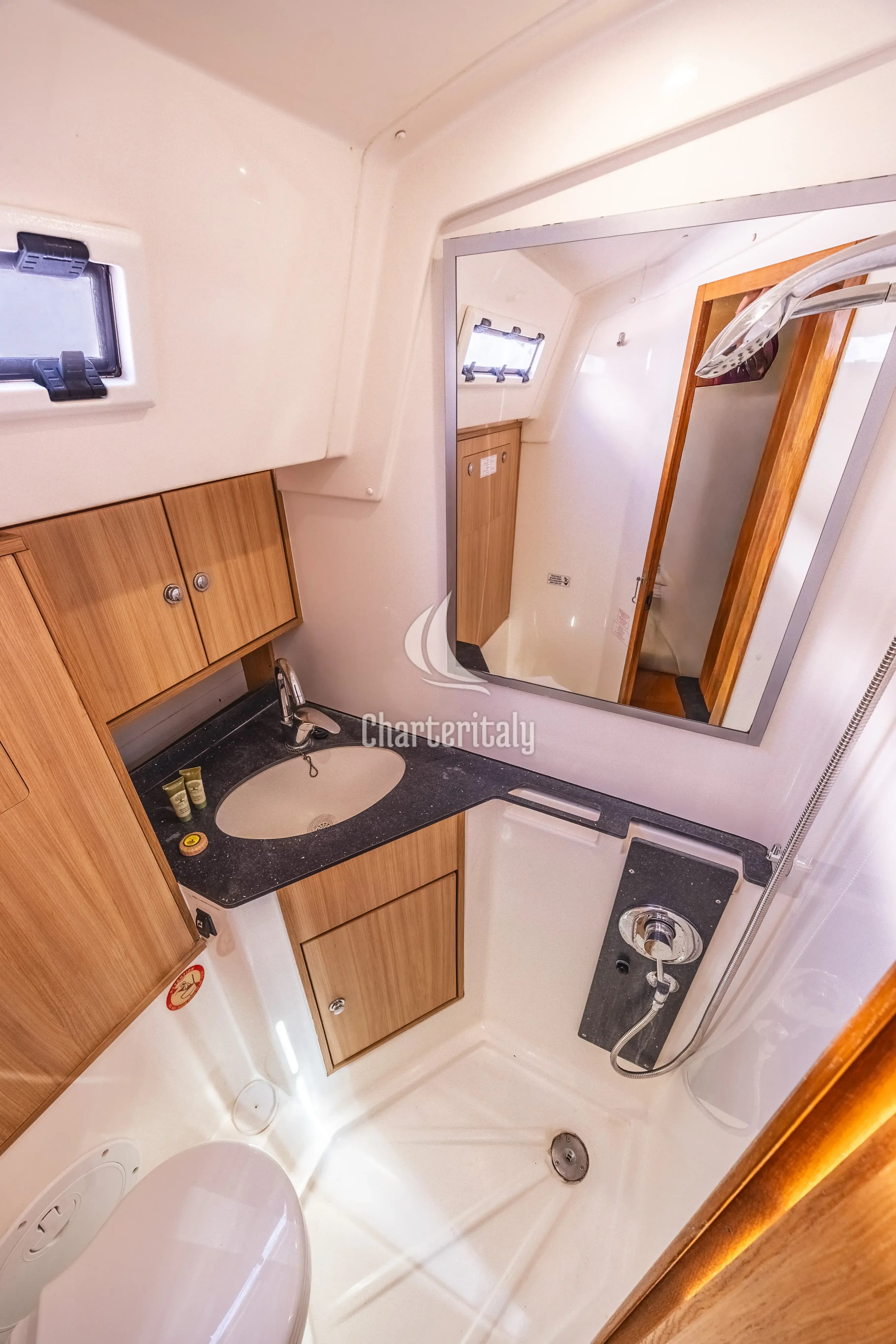 Bavaria Cruiser 45 - 4 cab. - Acrux - 28