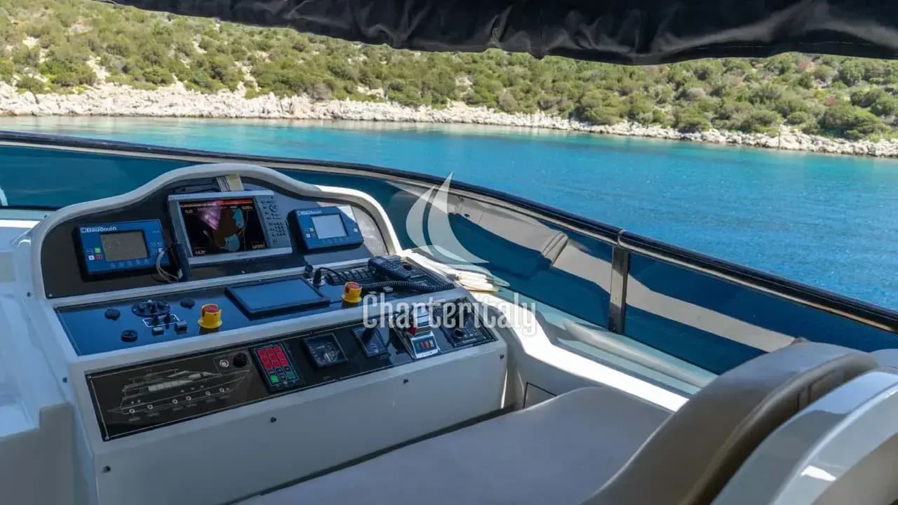 Luxury Motor Yacht - Den Den - 19