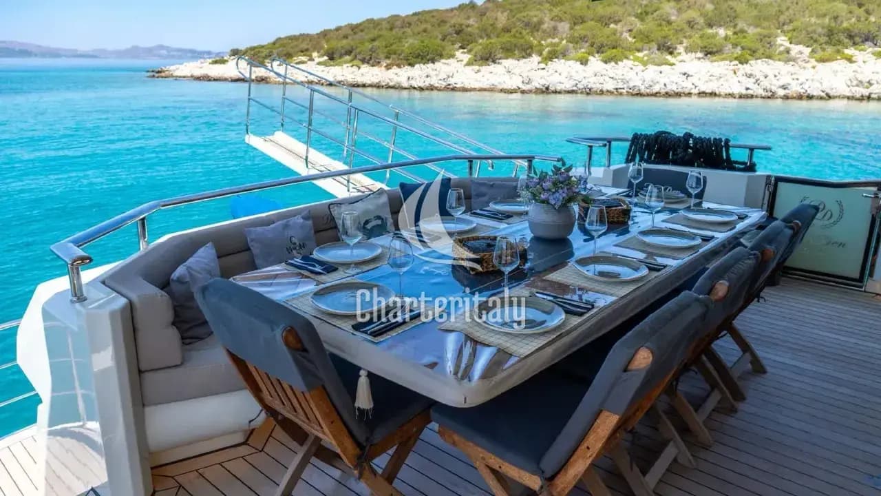 Luxury Motor Yacht - Den Den - 2