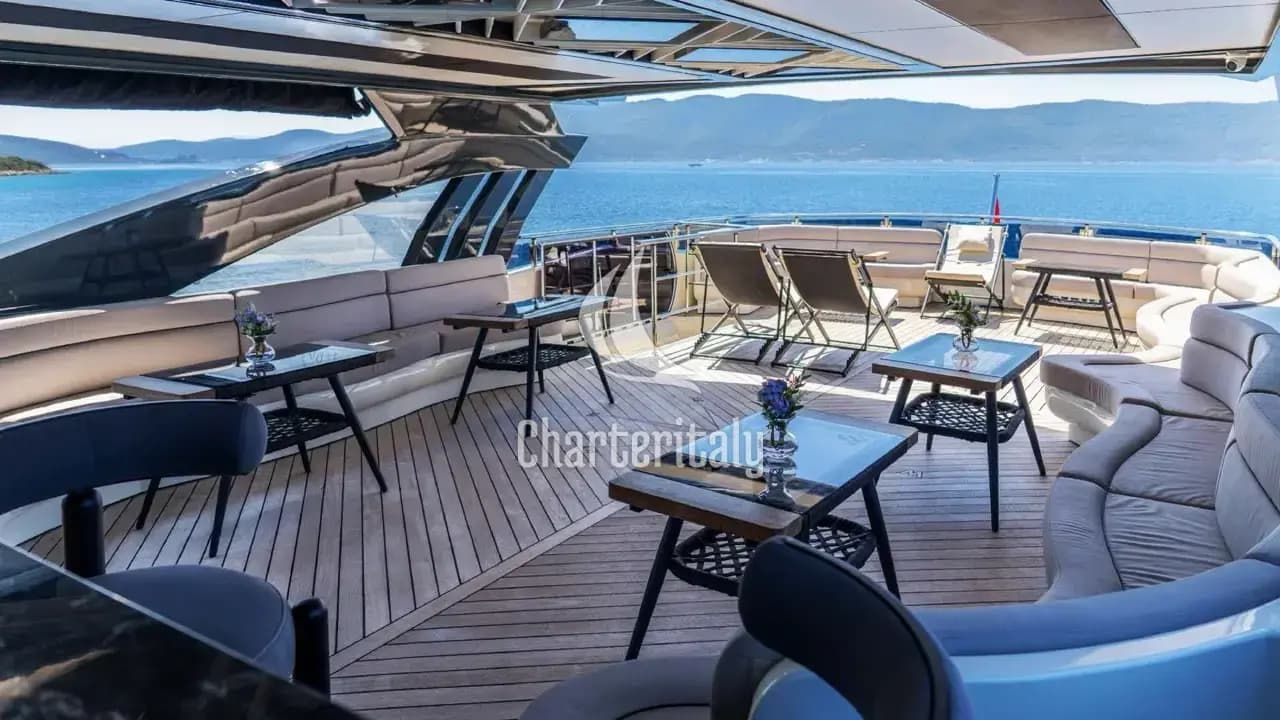 Luxury Motor Yacht - Den Den - 10
