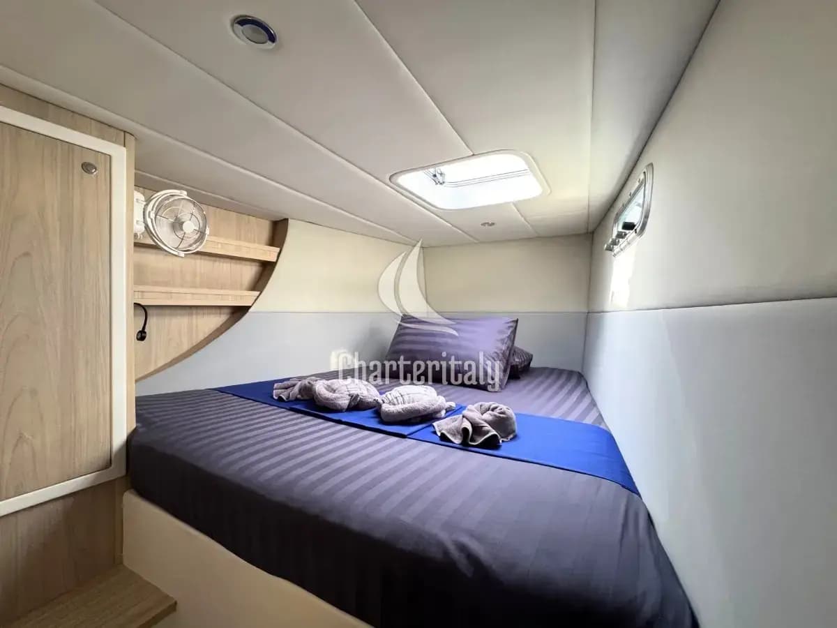 Island Spirit 410 - Isle Phantom - 26