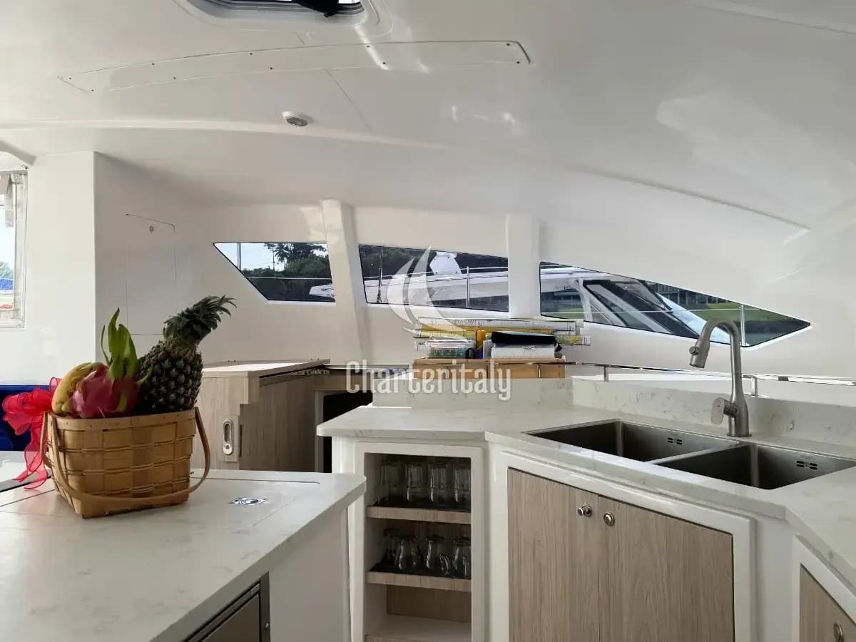 Island Spirit 410 - Isle Phantom - 11