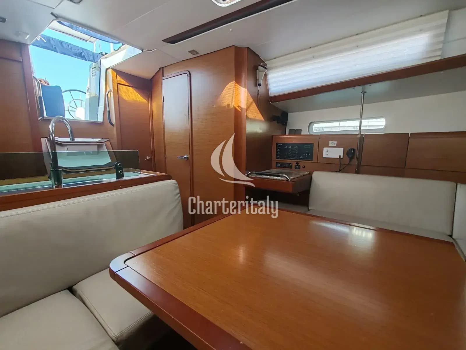 Sun Odyssey 389 - Cash - 11