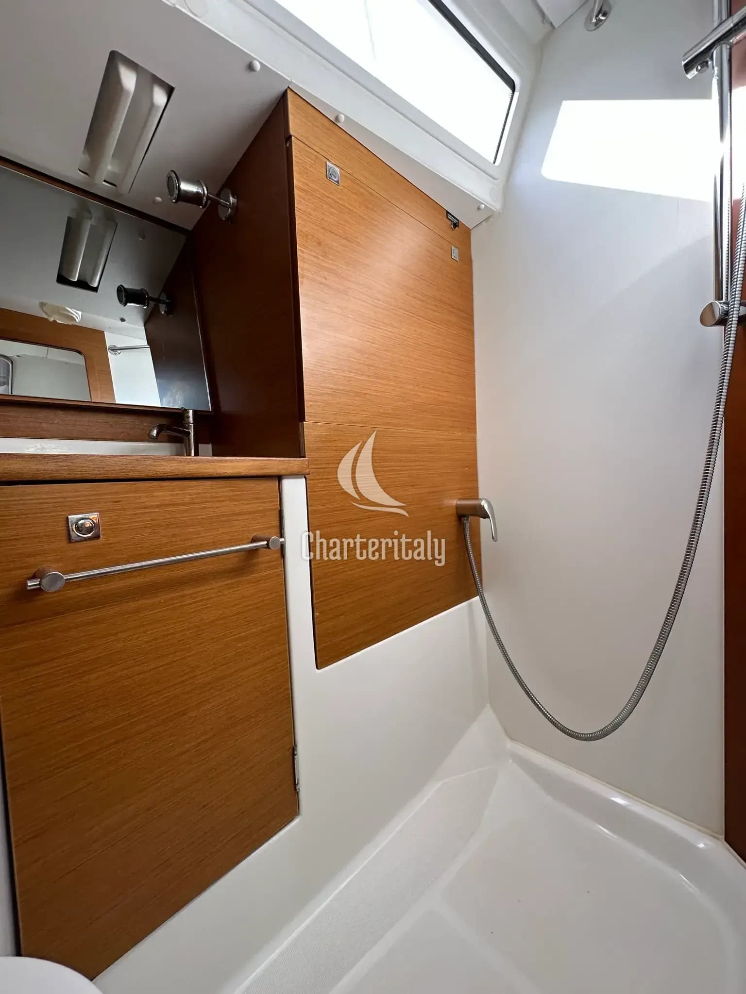 Sun Odyssey 389 - Cash - 10