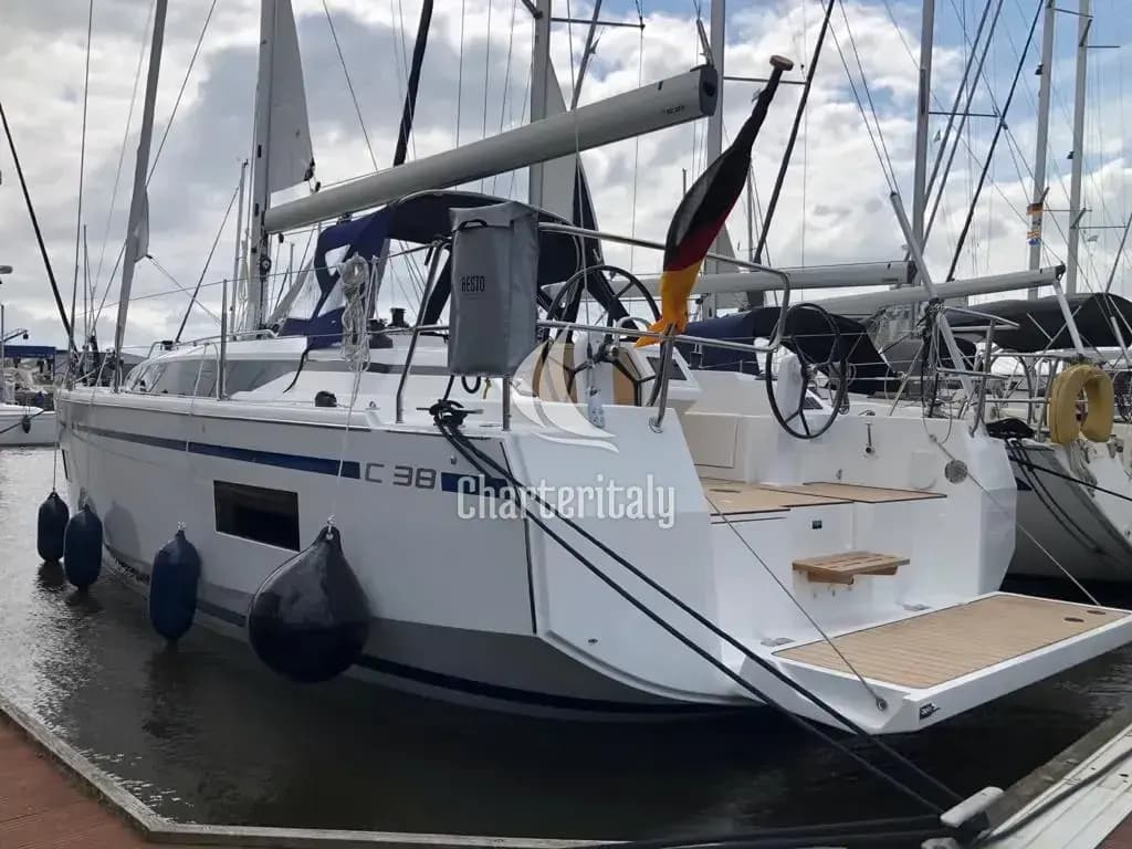 Bavaria C38 - Bavaria C38 - 1
