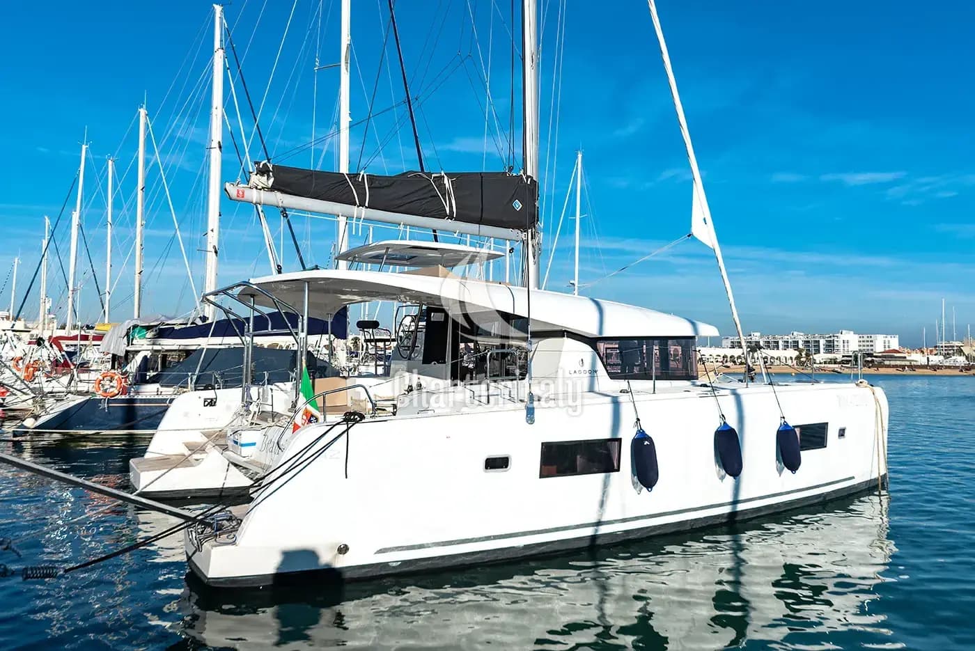 Lagoon 42 - Beatrix - 12