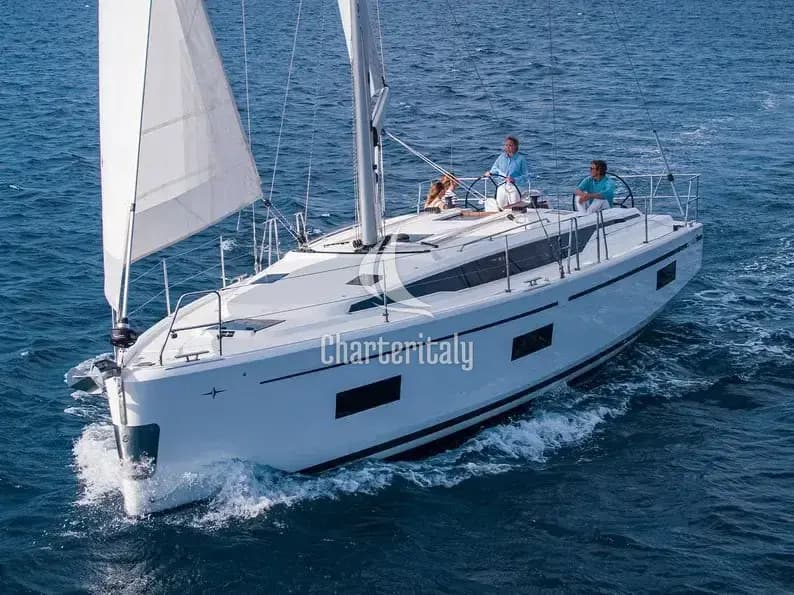 Bavaria C42 - Blackberry - 1