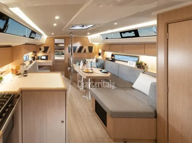 Bavaria C42 - Blackberry - 3