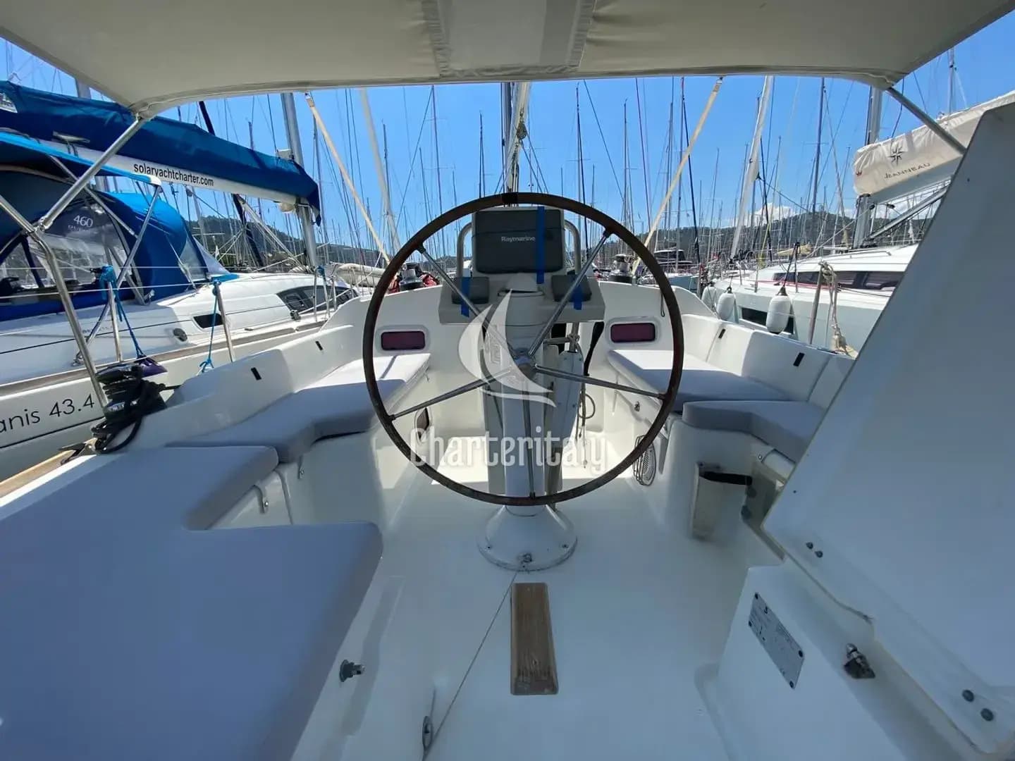 Oceanis 34 - Aquamarine - 6
