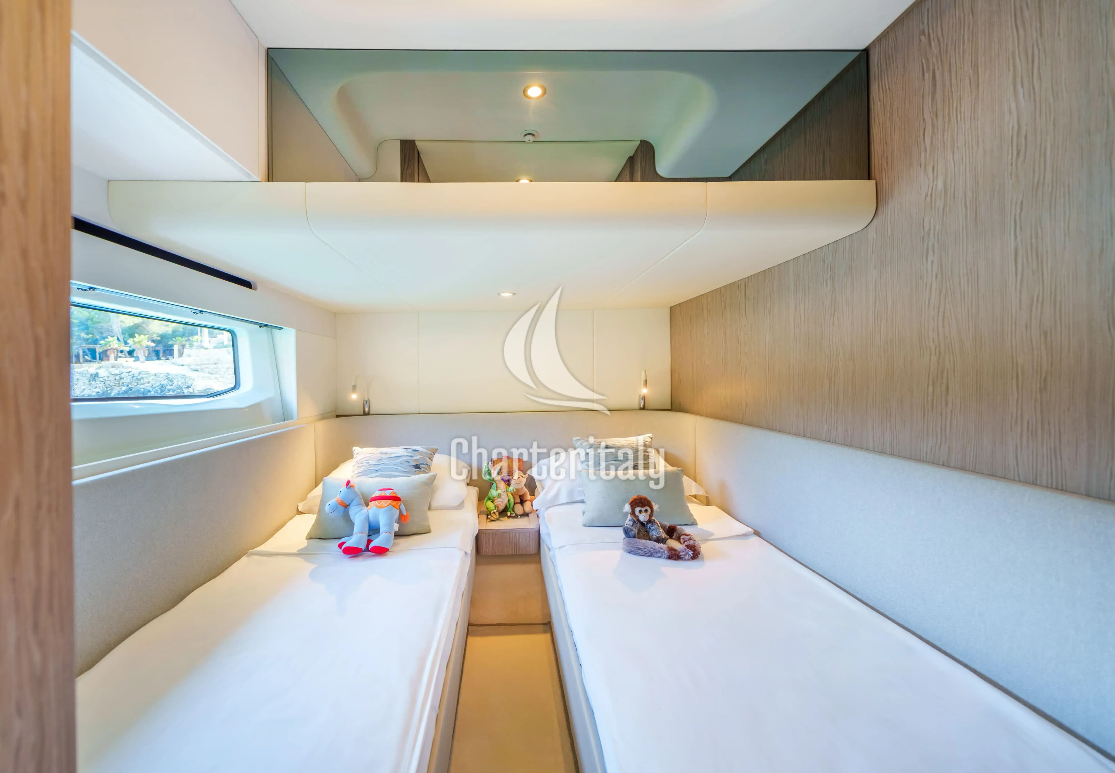 Azimut 53 Fly - White - 23