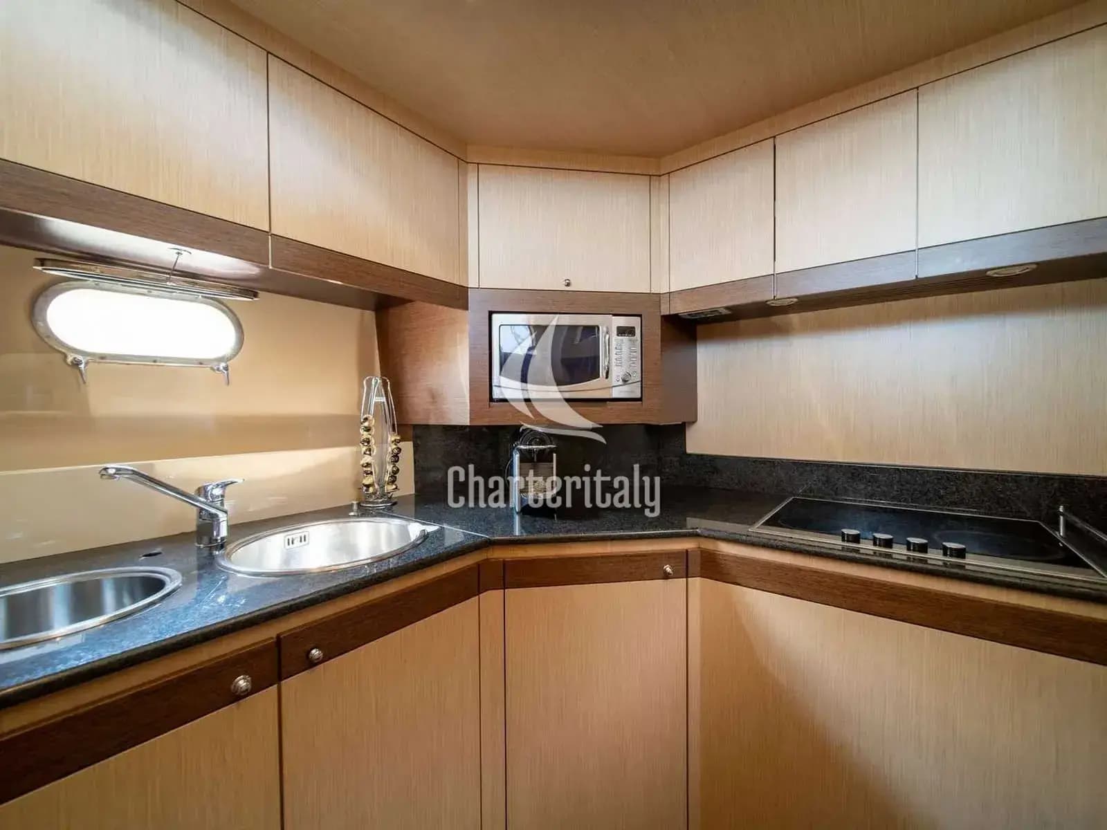 Ferretti 550 - Carte Blanche - 8