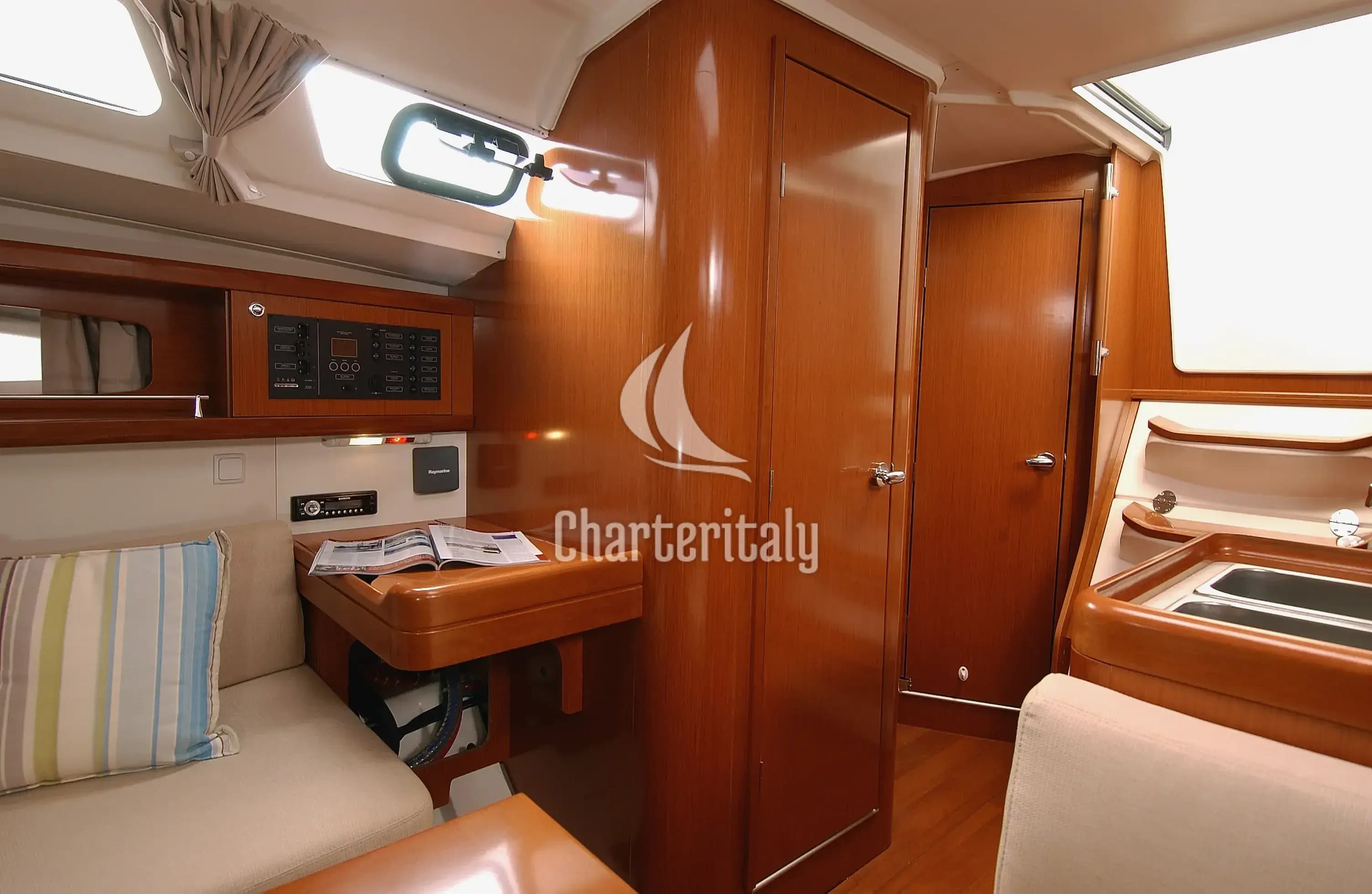 Oceanis 34 - Fun Five - 3