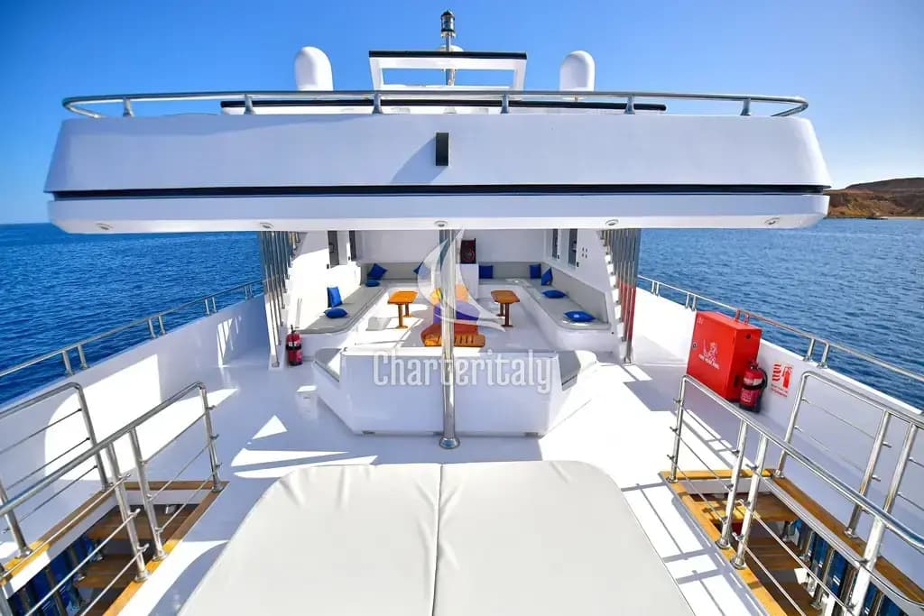 Luxury Motor Yacht - Luxury suite upper deck - 11