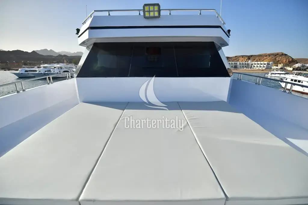 Luxury Motor Yacht - Luxury suite upper deck - 7