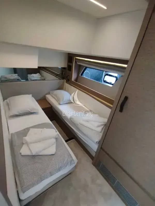 Prestige 520 Flybridge - 3 + 1 cab. - Baby Indy - 17