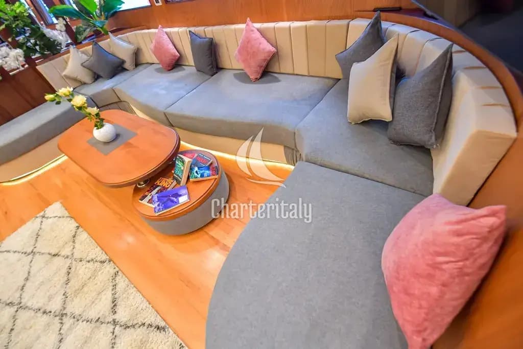Luxury Motor Yacht - Twin bed cabin lower deck 4 - 23