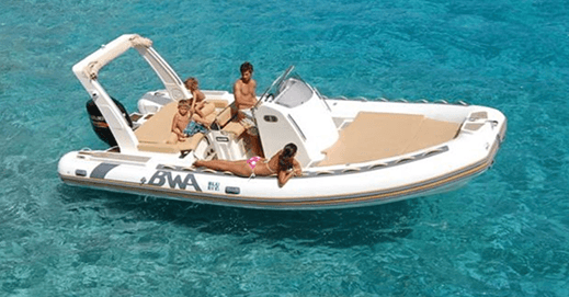 Yacht a motore